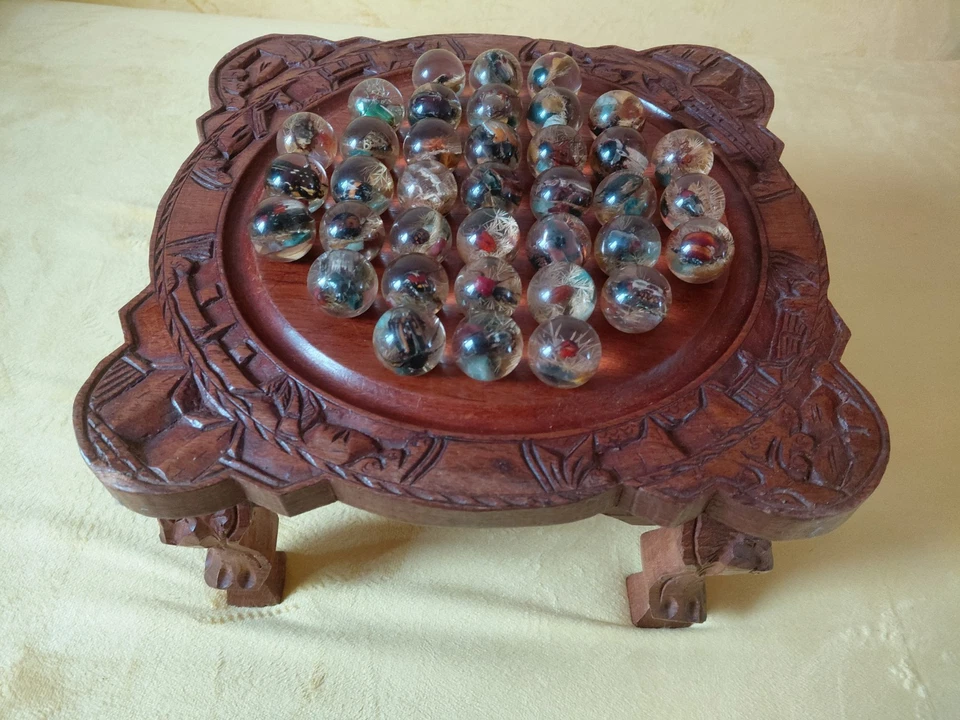 Petite Table Jeux Solitaire avec divers insectes en bois palissandre - Photo 1/4