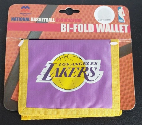 LOS ANGELES LAKERS BI-FOLD WALLET. VINTAGE DEAD STOCK SOUVENIR. NBA / MIGHTY MAC Cover