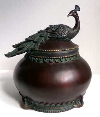 复古深棕色圆形树脂首饰盒带孔雀盖,8.75 英寸高 — 第 1/4 张图片