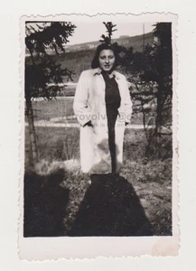 Pretty Cute Young Woman Charming Attractive Lady Girl Unusual Snapshot Old Photo - Picture 1 of 1