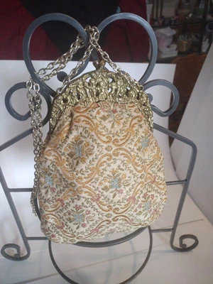 Antiga Bolsa de Tapete Itália Floral Dourada Tapeçaria Figural Ornamentada Top com Corrente Dourada #60 - Imagem 1 de 4