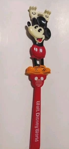De colección 16" Mickey Mouse Plástico Walt Disney World Recuerdo Rascador Trasero Hong Kong - Imagen 1 de 9