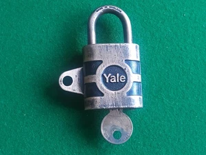 Vintage Brass Bronze Yale Padlock and 1 Key Made in England - Picture 1 of 3