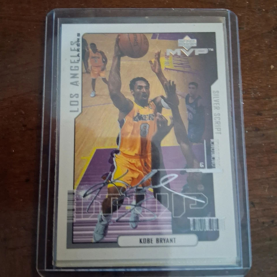 2000-01 Upper Deck MVP - Kobe Bryant #77 Silver Script - Image 1 of 1