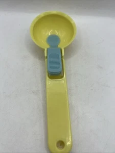 Scooter gelato vintage leva manico plastica retrò giallo pastello - Foto 1 di 7