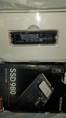 SAMSUNG SSD 980 1TB PCle 3.0x4, NVMe M.2 2280, Internal Solid State Drive - Image 1 of 2