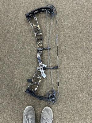 Arco compuesto Elite Karios RH 70 LBS Foto 1 de 3