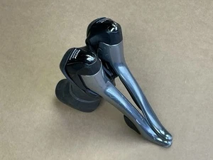 Shimano 105 Dual Control Levers 10 Speed Shifters ST-5600 - Picture 1 of 13