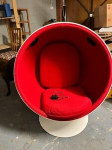 Retro fibreglass egg pod chair with bluetooth speakers