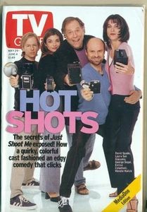 TV GUIDE -1999 -JUST SHOOT ME CAST COVER + GEORGE SEGAL - MALICK + STAR TREK DS9 - Picture 1 of 1