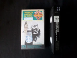 Doctor Who. The Dalek Invasion Of Earth. VHS Cassette Tape. 1990. - Foto 1 di 3