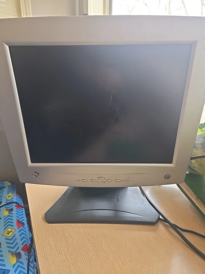 Retro Gateway FPD1530 15" LCD Black Monitor w/Stand VGA Cable And Power cord.  - Image 1 of 3