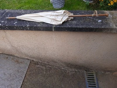 Ancien Ombrelle Blanche Et Brodé  - Photo 1/4