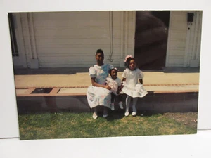 1980S VINTAGE FOUND PHOTOGRAPH COLOR ORIGINAL ART PHOTO BLACK GIRLS OUT CHURCH - Picture 1 of 4