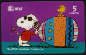 Tarjeta Snoopy-A-Month: #7 (abril) Snoopy con tarjeta telefónica grande pintada de huevo de Pascua - Imagen 1 de 2