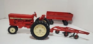 ERTL IH International Harvestor Tractor Wagon Disc Plow Set Red Die Cast 1/16 - Picture 1 of 12