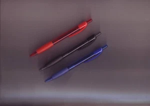 4 stylos bille ,neufs , couleurs 2 encre Bleue , 1 Rouge , 1 Noir -- - Picture 1 of 1