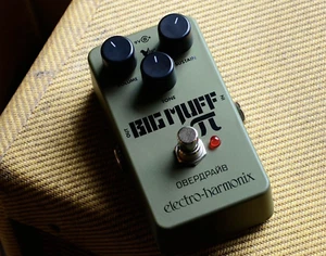 Electro-Harmonix Green Russian Big Muff Pi Distortion Pedal - Picture 1 of 3
