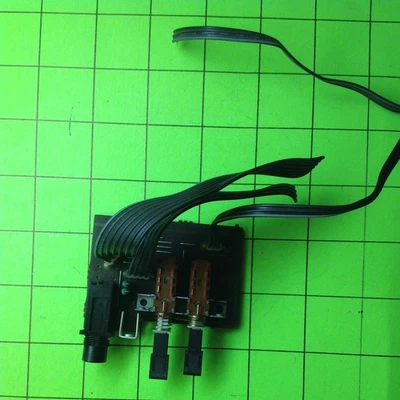 雅马哈 R-V502 立体声放大器开关按钮板 CMKM-P3X CMKM-P3X XS848-3 — 第 1/4 张图片