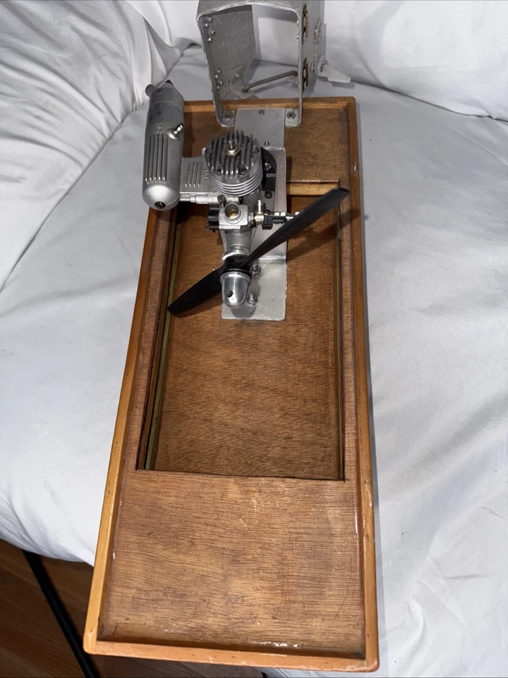 BOTE DE HÉLICE DE AIRE TETHER VINTAGE CON (2) 15 O.S. MOTOR MAX Foto 1 de 4