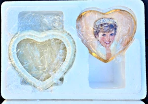 Prinzessin Diana Königin unserer Herzen Spieluhr (ERSTAUSGABE Spieluhr Sammlung) - Bild 1 von 13