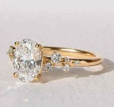 Anillo de compromiso para mujer de diamantes VS-FG de oro amarillo de 14 quilates corte ovalado de 1,70 quilates cultivado en laboratorio Foto 1 de 4