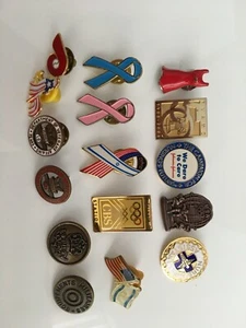 Lot Of 37 Pins & Buttons, 5 Tokens And 1 Pendant With Chain. - Picture 1 of 4