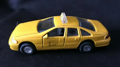 Желтая металлическая игрушка-такси Chevy Caprice с откидной спинкой сделано в Китае - Изображение 1 из 4