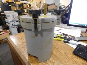 EFD Flüssigkeitstank / Reservoir. Max. Druck: 100 PSI - 7 bar. Grau. Kein Modell - Bild 1 von 4