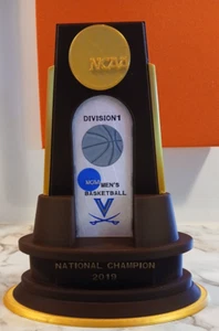 NCAA DIVISION1 TROFEO CAMPEÓN NACIONAL, TODOS LOS EQUIPOS Y DEPORTES, GRANDE - Imagen 1 de 4