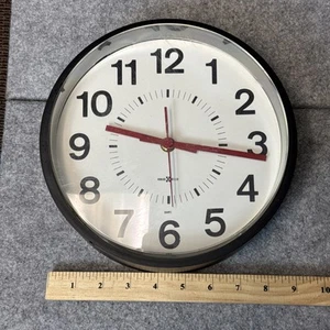Vtg HOWARD MILLER 9" Round Quartz Wall Clock 622-577 Schoolhouse Industrial - Picture 1 of 6