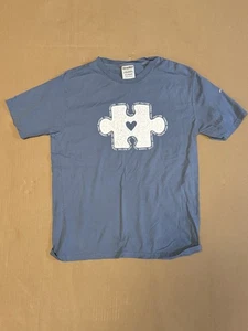 T-Shirt Autismo Accettazione Cose Che Contano Cuore Puzzle Pezzo Blu Taglia YXL - Foto 1 di 9