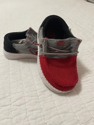 Zapatos Hey Dude Wally para niños pequeños talla C8 rojo gris negro mocasín limpio Foto 1 de 4