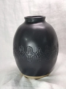 Herz und Hand mit Magnolie Steinzeug Mond Glas Vase dunkelgrau erhaben Muster - Bild 1 von 15