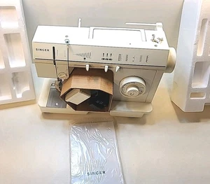 Singer 4325C Nähmaschine - Schulmodell mit Fußpedal, neu im Karton - Bild 1 von 24