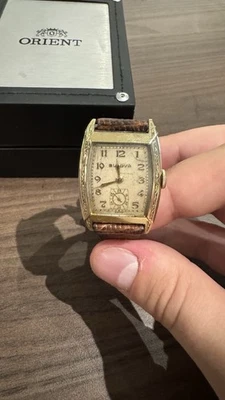 古董 20 世纪 40 年代宝路华机械手表黄金和钢五金蜥蜴表带 — 第 1/4 张图片