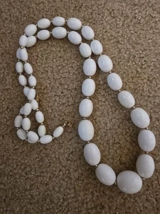 Collar de cuentas blancas (30 pulgadas) - Imagen 1 de 2