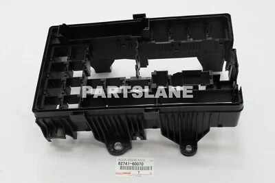Toyota Land Cruiser Lexus LX570 OEM Genuine Engine Room Relay Block 82741-60070 - Image 1 of 3