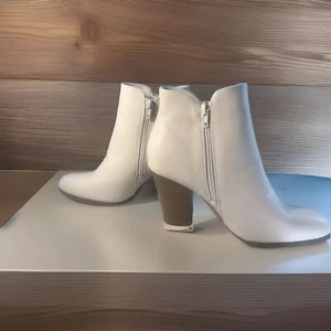 Jessica Cline Damen-Stiefeletten mit Absatz Ariya 751865 Größe 9M 41942 elfenbeinfarben - Bild 1 von 10