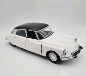 Schönes Solido Citroen DS 19 1963 Modellauto, 1:18 - Bild 1 von 6