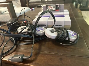 Nintendo SNES With Controls+ Game - Picture 1 of 6