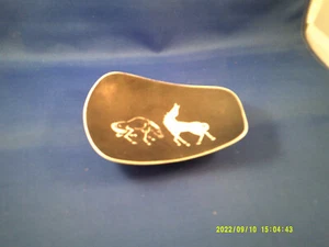 *VINTAGE SMALL TRINKET DISH SCRIMSHAW TYPE DESIGN OF 2 HORSES  5" L  X  3 1/2" W - Picture 1 of 3
