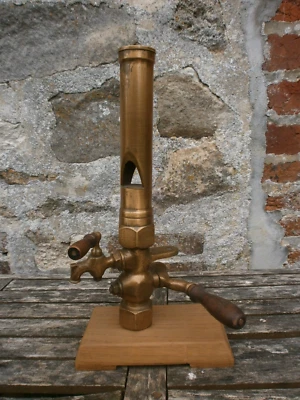 sifflet à vapeur ancien en laiton - Photo 1/4