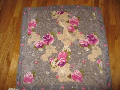 Nuevo con etiquetas Bufanda Cuadrada Bill Blass Gris Rosa Flores Pájaros Floral 100% Seda 34" Foto 1 de 4