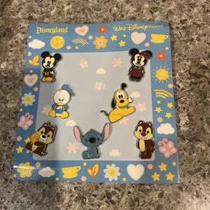 Disney Cuties 7Pin Set Mickie, Minnie, Donald, Pluto, Chip, Dale, Stitch - Bild 1 von 1
