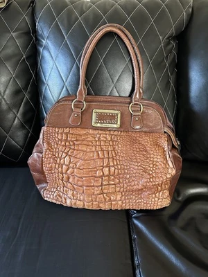 Rioni鳄鱼纹压花单肩包 — 第 1/4 张图片