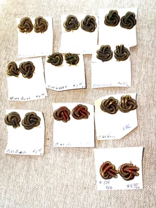 RARO - ORECCHINI vintage anni '50 filo ritorto colori assortiti (lotto di 10) ARTIGIANALI - Foto 1 di 10