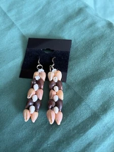 Hawaiian 100% Momi,Poleo Chocolate, Carmel Shell Earrings 2” Long - Picture 1 of 4