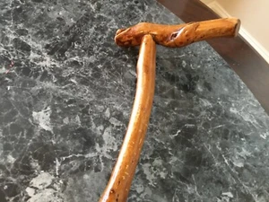 Vintage Natural Wood Hand Carved Walking Stick/Cane Light Weight 11 Oz 33" Long - Picture 1 of 4