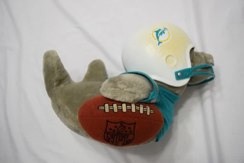 Vintage 1983 Miami Dolphins NFL Huddles Mascot Plush Collectible Tudor Games Cover